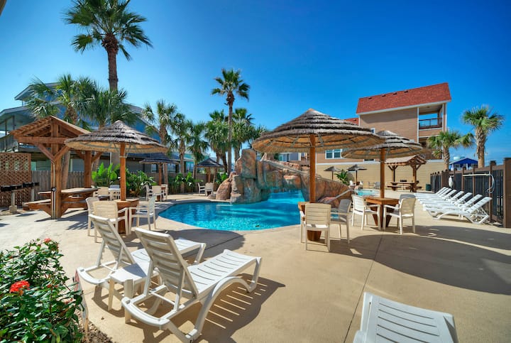 Sleeps 20 | 2 Homes Resort Pool Near Beach - Port Aransas, TX