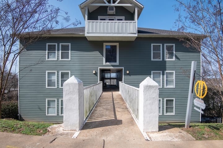 Ridge Retreats Duo: Big Groups/free Parking/wifi - Birmingham, AL