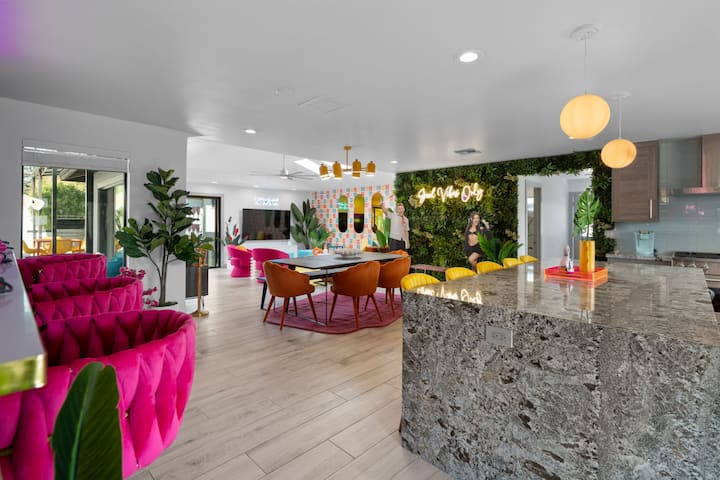 Love Island Old Town Scottsdale - Houses for Rent in Scottsdale