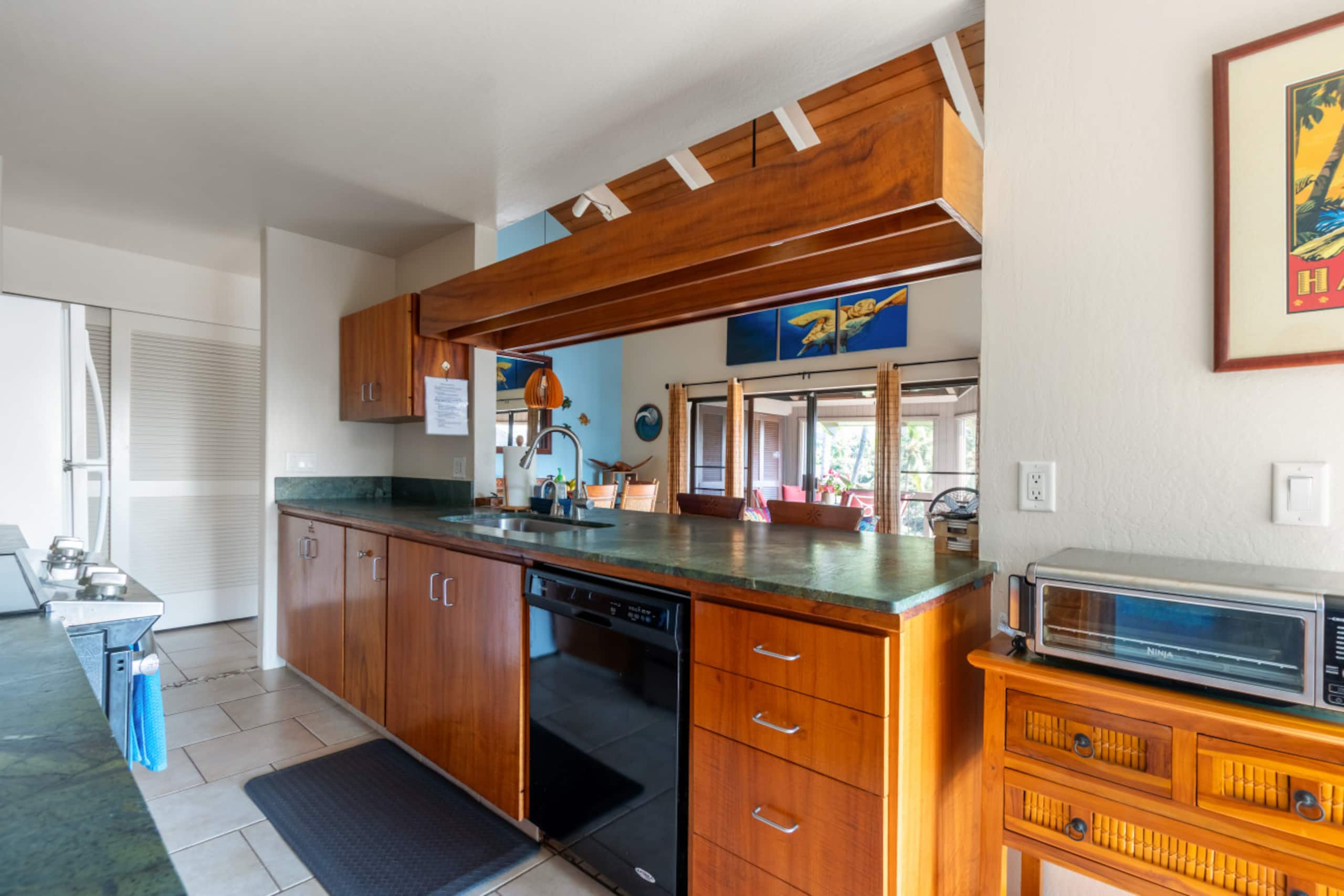 Condo in Kailua-Kona · ★4.96 · 2 bedrooms · 4 beds · 2 baths - Image 7