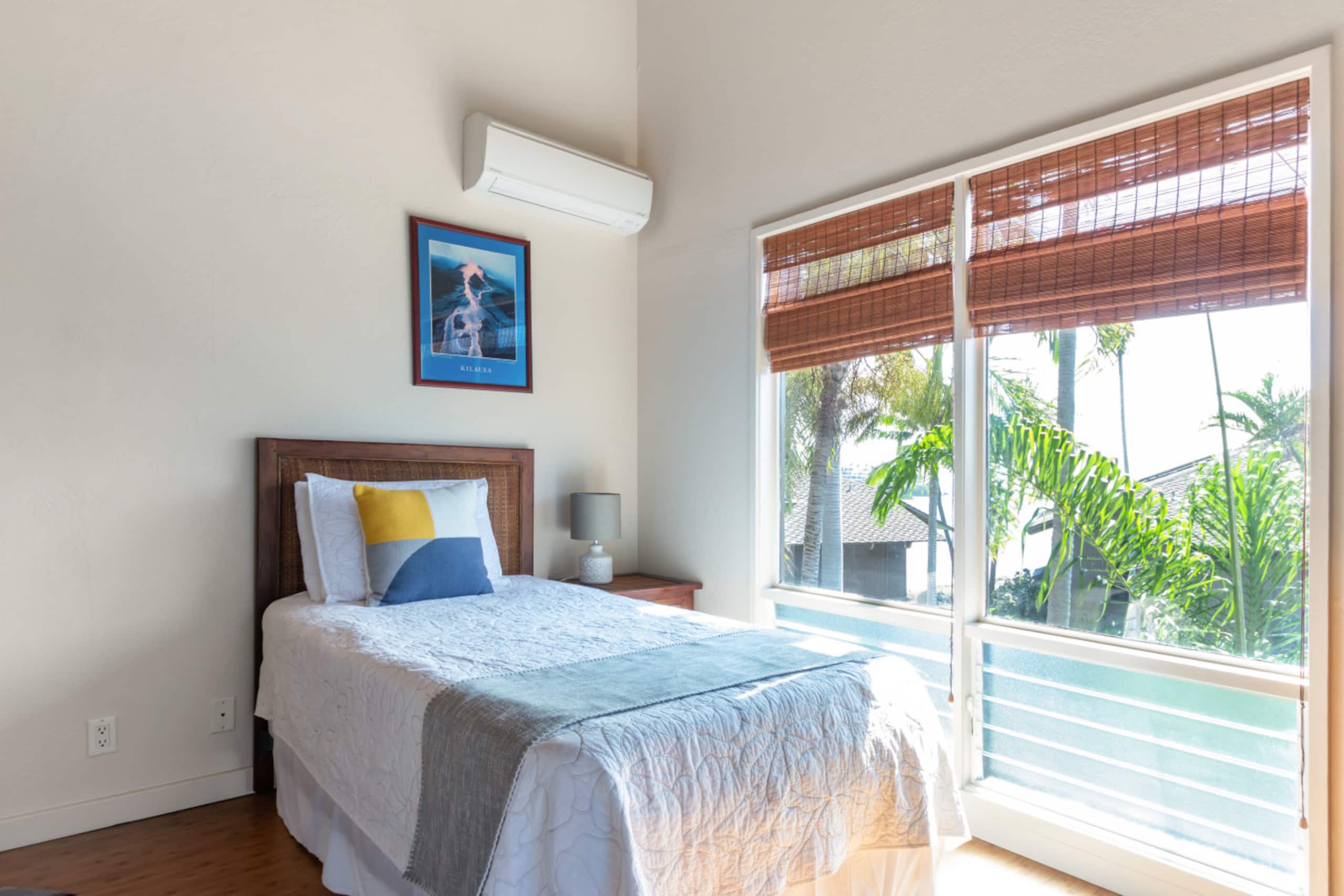 Condo in Kailua-Kona · ★4.96 · 2 bedrooms · 4 beds · 2 baths - Image 25