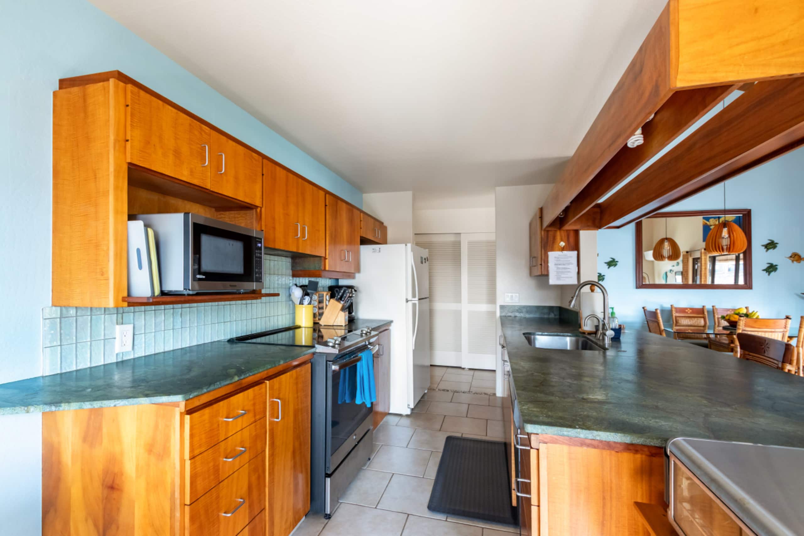 Condo in Kailua-Kona · ★4.96 · 2 bedrooms · 4 beds · 2 baths - Image 8
