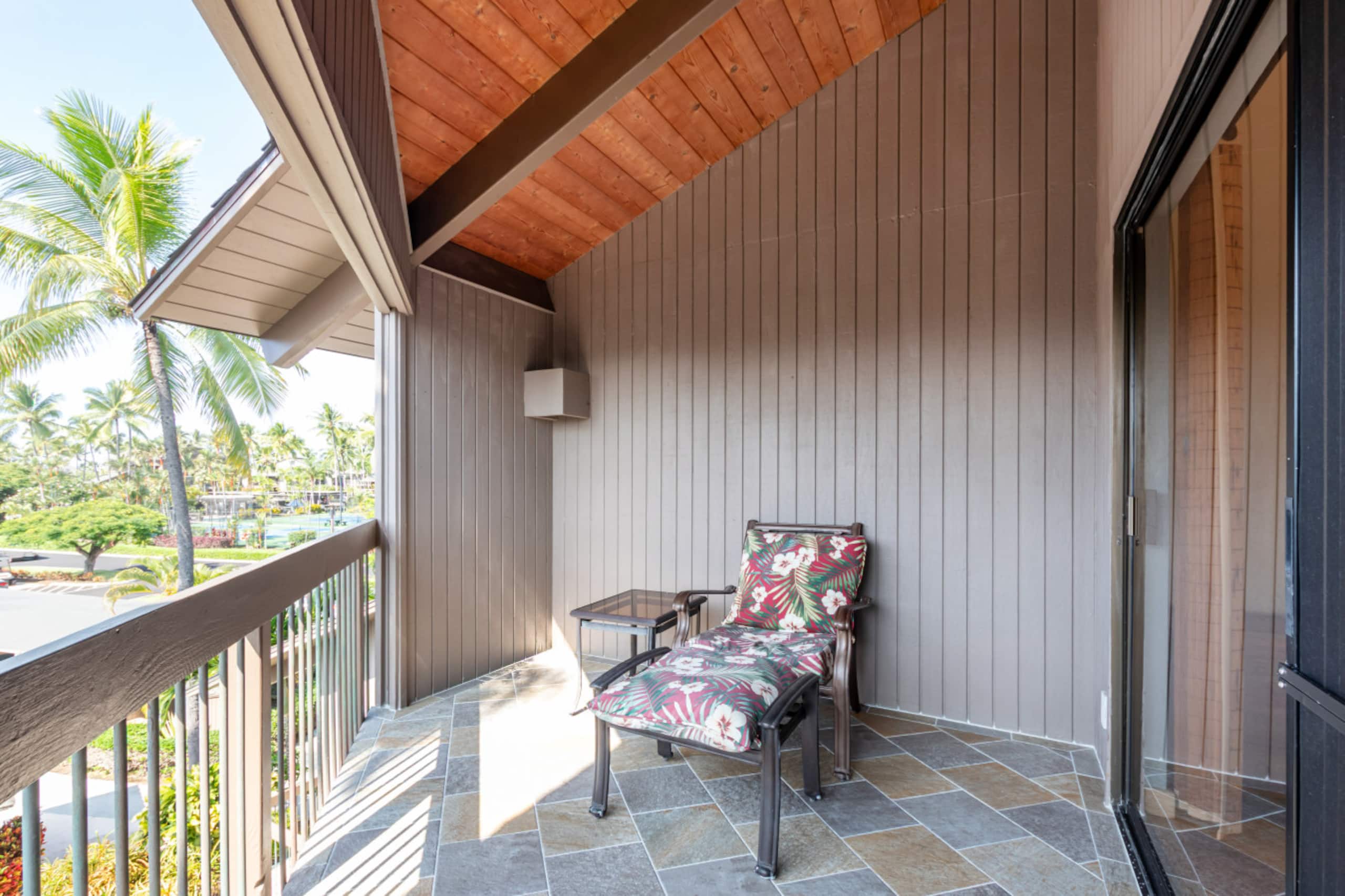 Condo in Kailua-Kona · ★4.96 · 2 bedrooms · 4 beds · 2 baths - Image 28