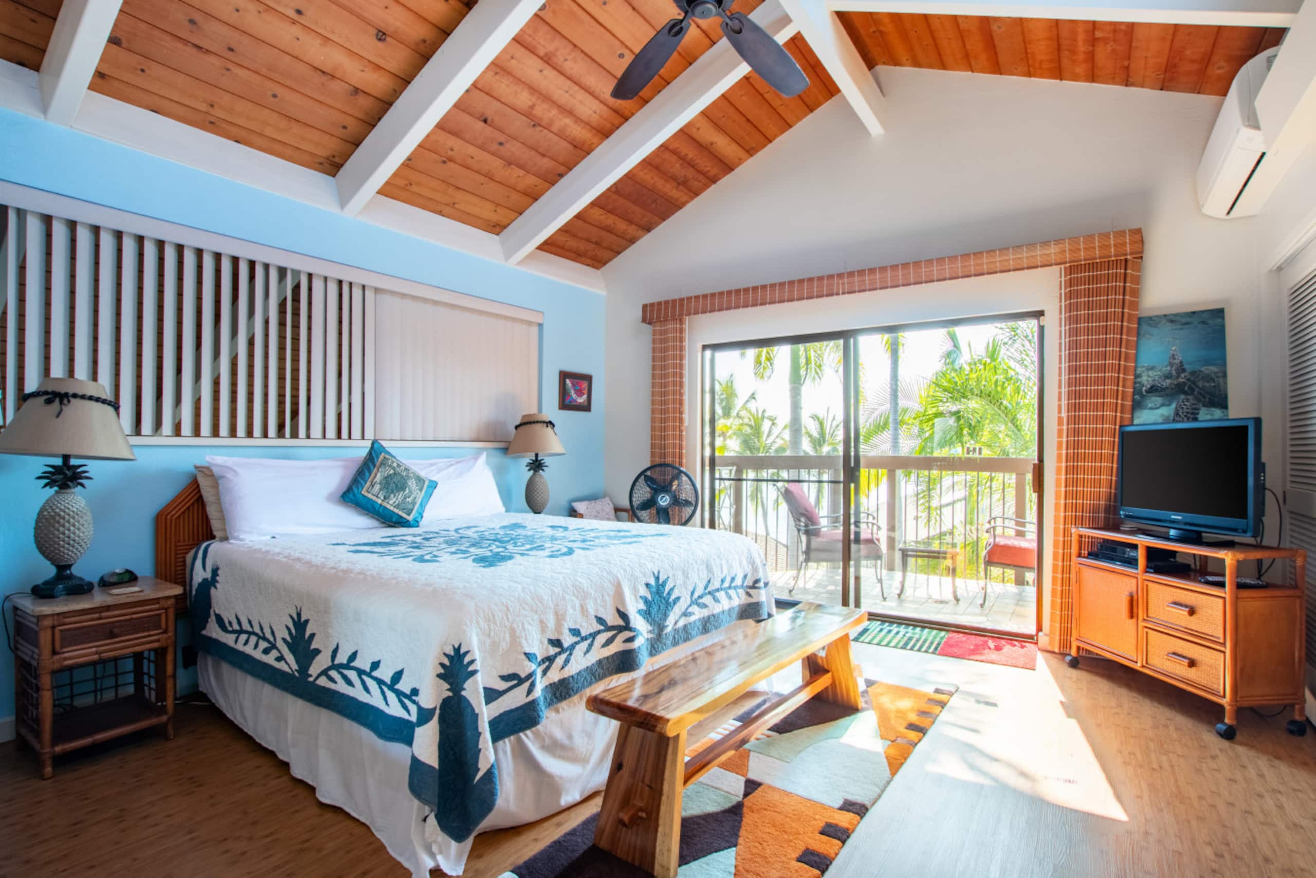 Condo in Kailua-Kona · ★4.96 · 2 bedrooms · 4 beds · 2 baths - Image 13