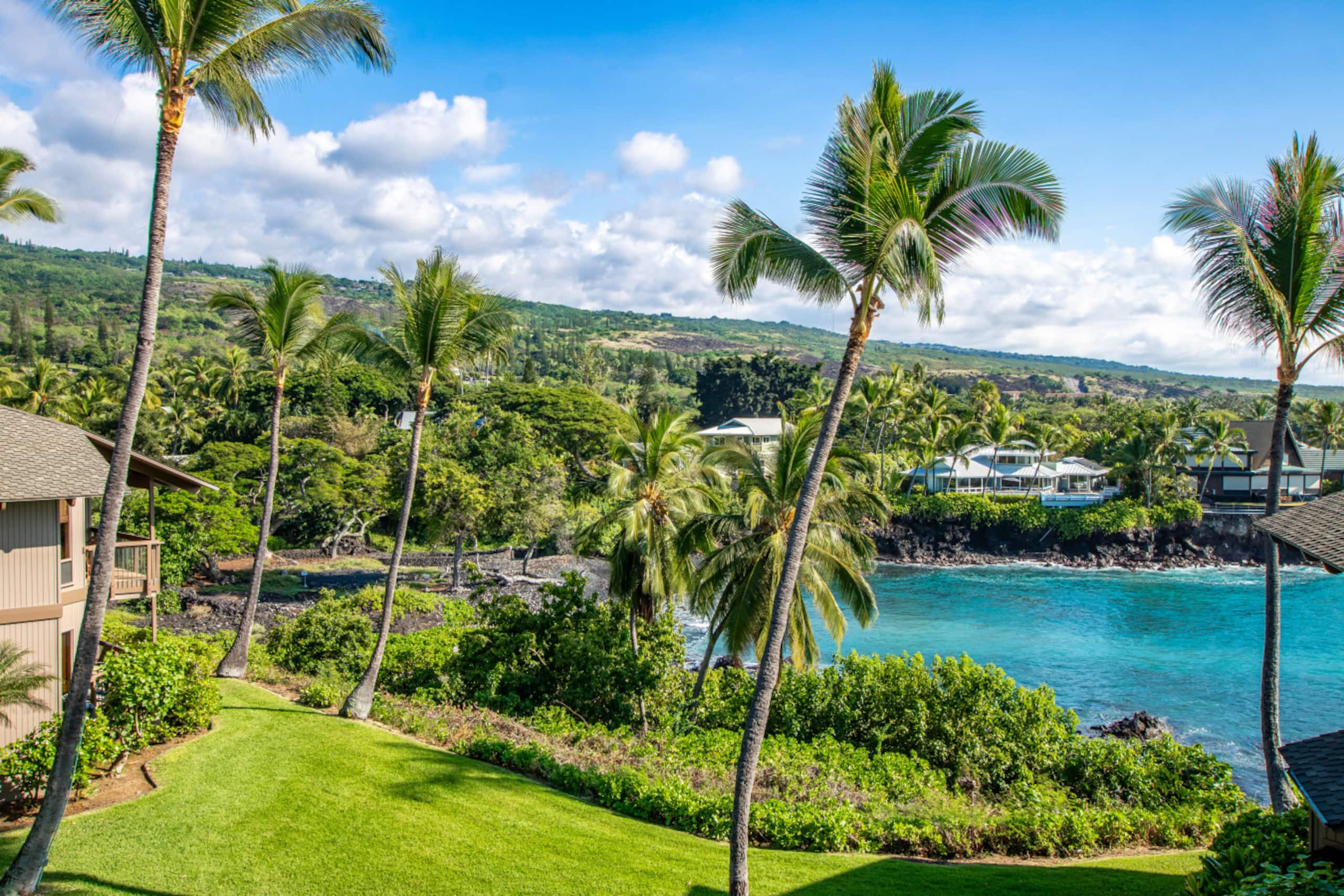 Condo in Kailua-Kona · ★4.96 · 2 bedrooms · 4 beds · 2 baths - Image 37