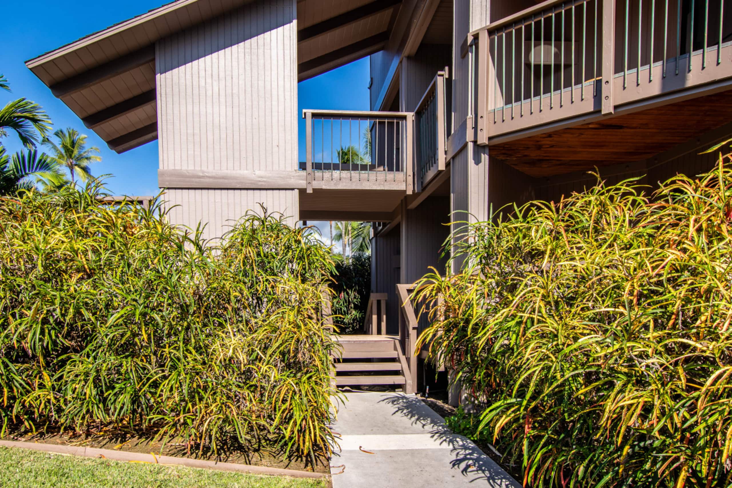 Condo in Kailua-Kona · ★4.96 · 2 bedrooms · 4 beds · 2 baths - Image 48