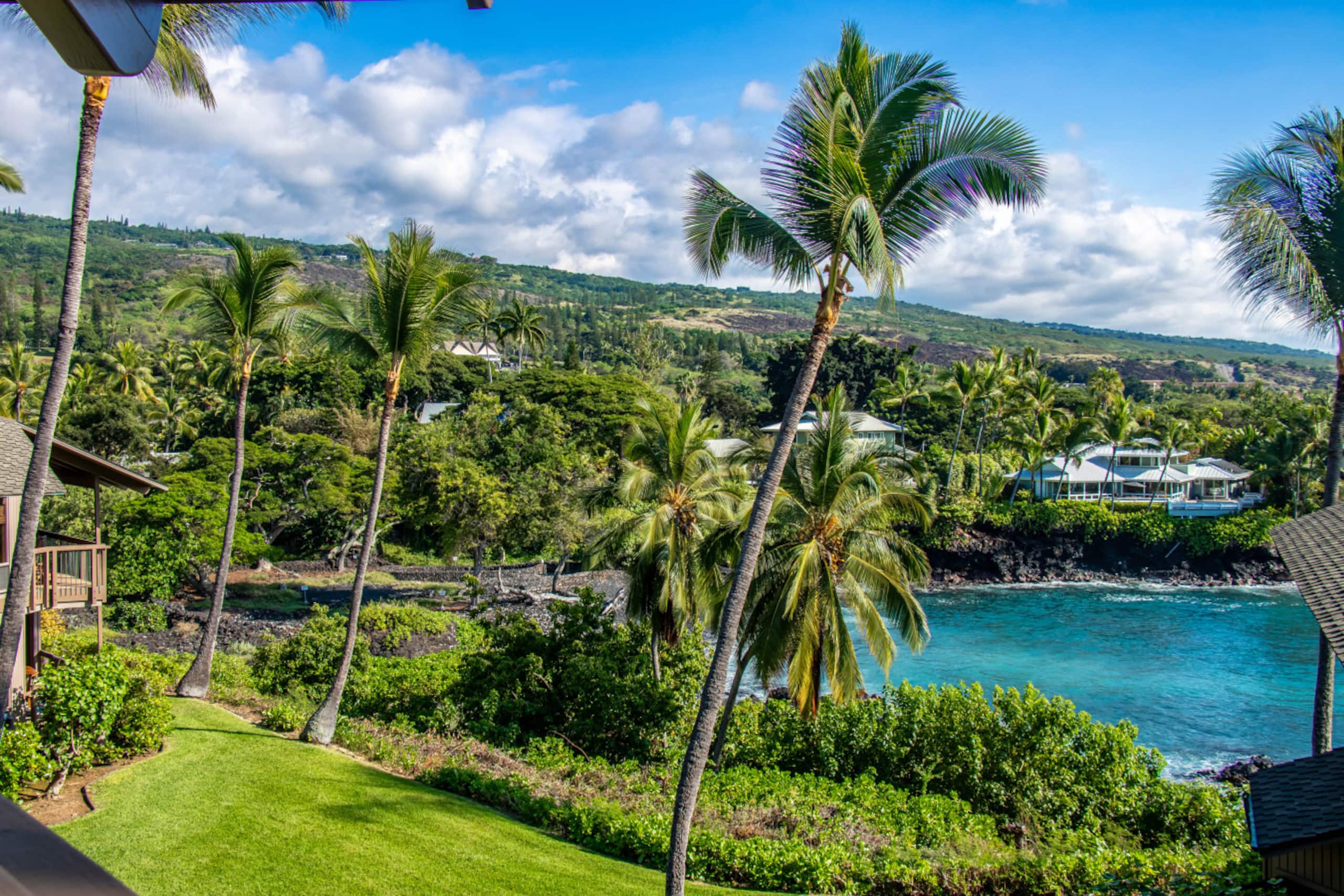 Condo in Kailua-Kona · ★4.96 · 2 bedrooms · 4 beds · 2 baths - Image 1