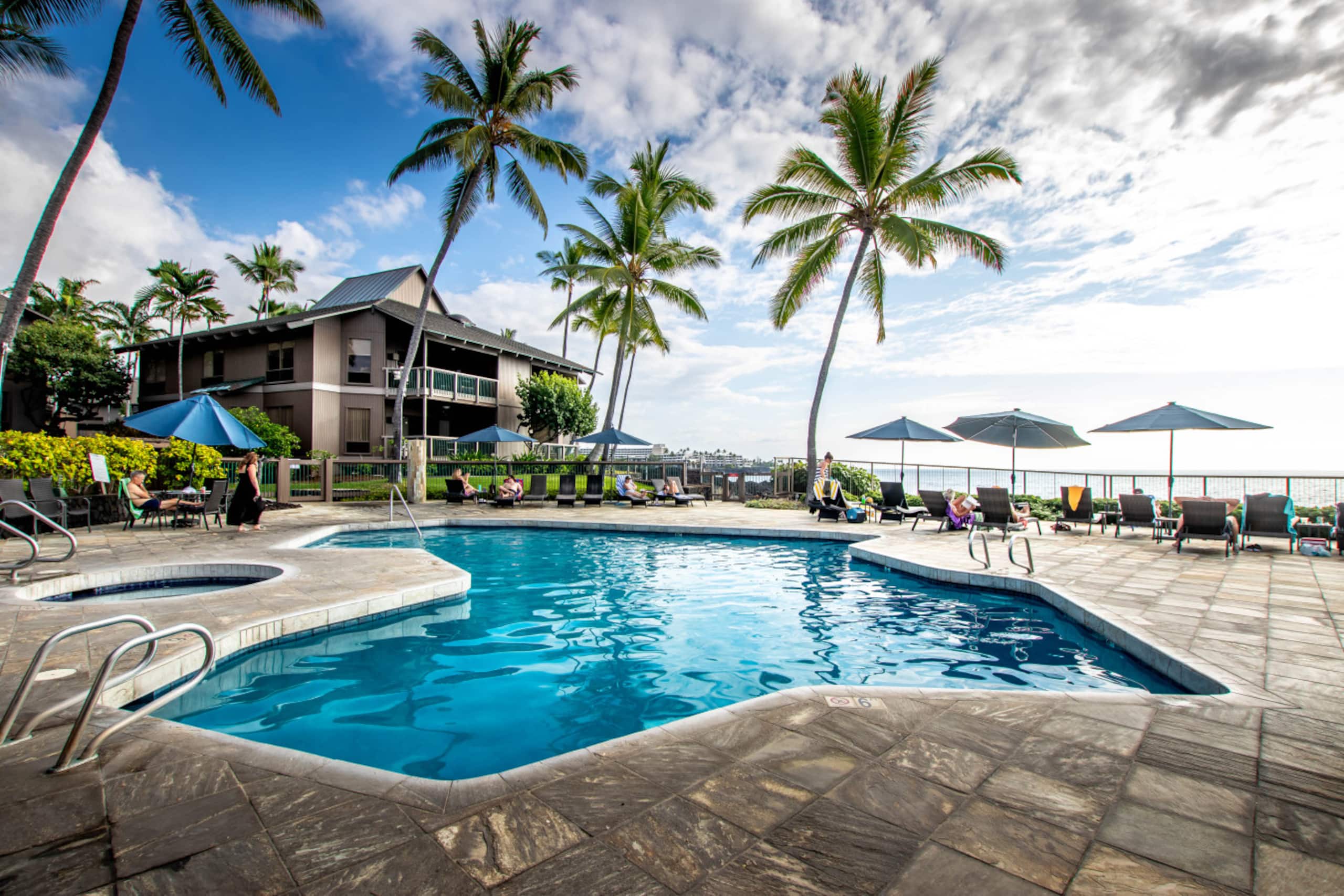 Condo in Kailua-Kona · ★4.96 · 2 bedrooms · 4 beds · 2 baths - Image 50