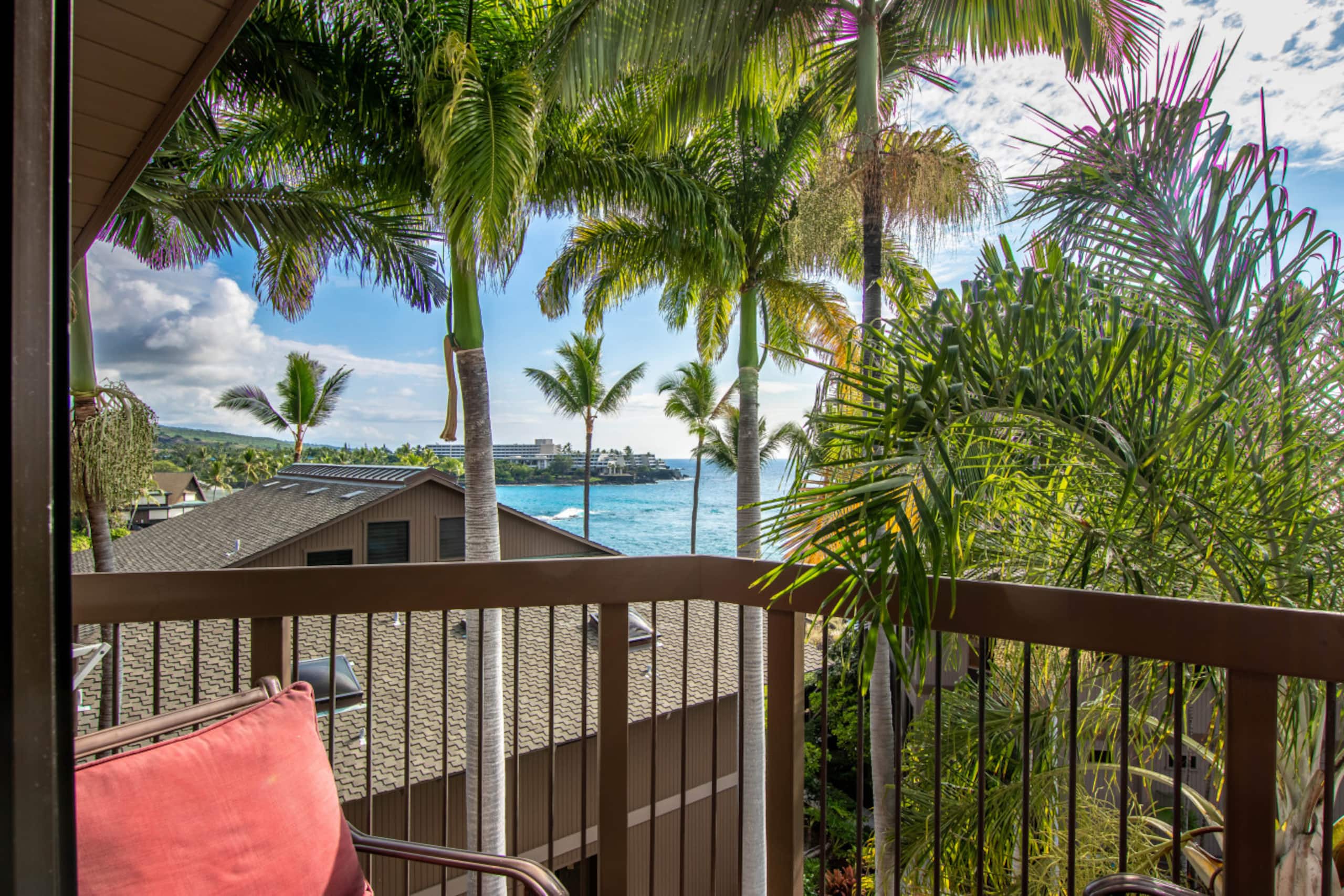 Condo in Kailua-Kona · ★4.96 · 2 bedrooms · 4 beds · 2 baths - Image 42