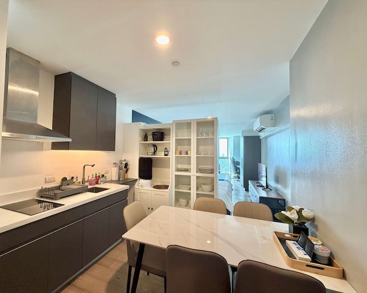Double Queen Bed Oasis (Sleeps 6) - Manila