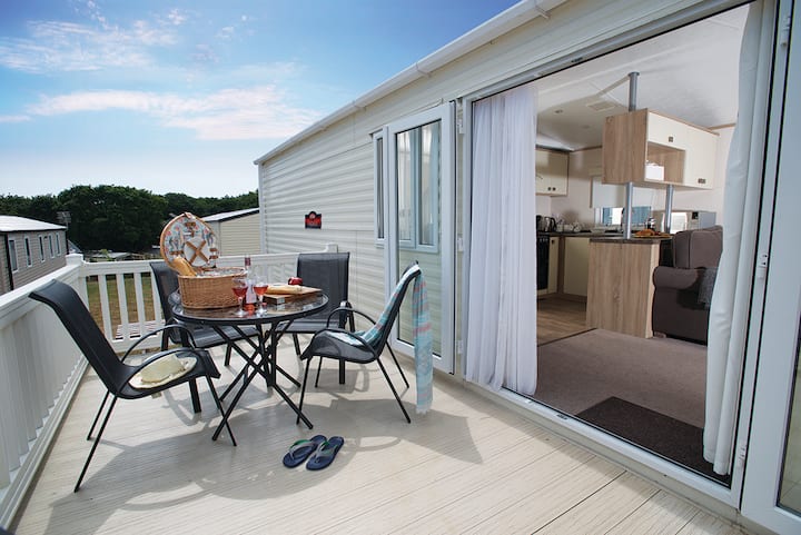 6. Supreme Od 3 Caravan With Decking - Dorset