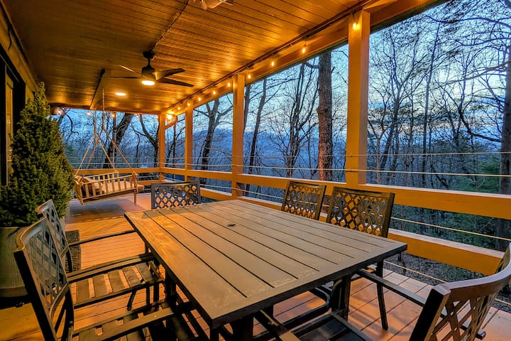 Hot Tub, Game Room & Projector: Blue Ridge Cabin! - Blue Ridge, GA