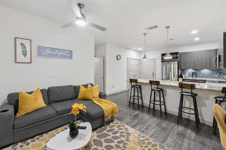 Cozy Oasis, Near 121 And Shops, Pool, Gym - Allen, TX