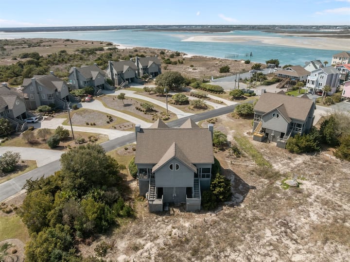 Poolside Retreat W/ Beach Gear, Bikes & More! - Topsail Beach, NC
