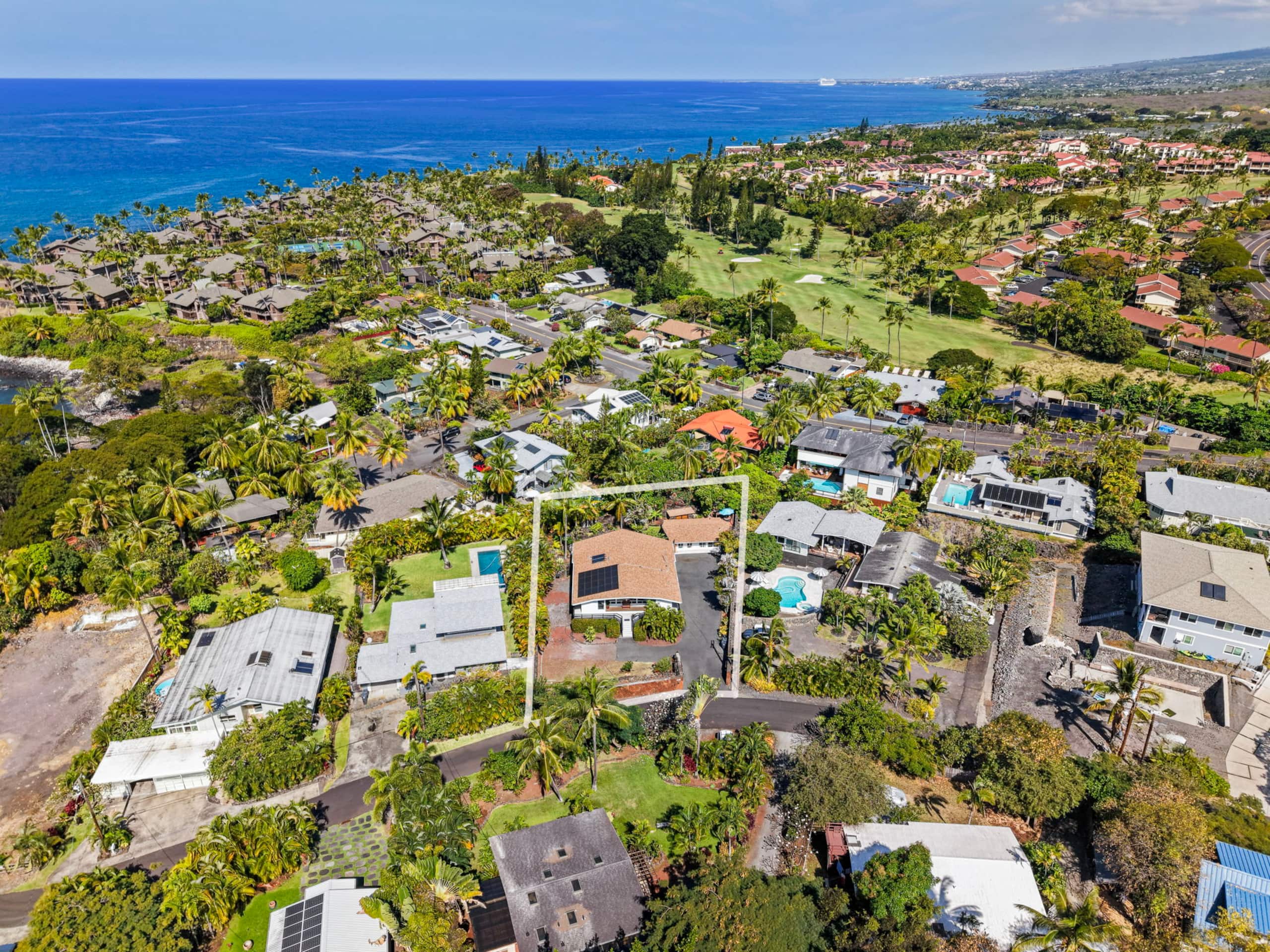 Home in Kailua-Kona · ★4.83 · 3 bedrooms · 4 beds · 3.5 baths - Image 62