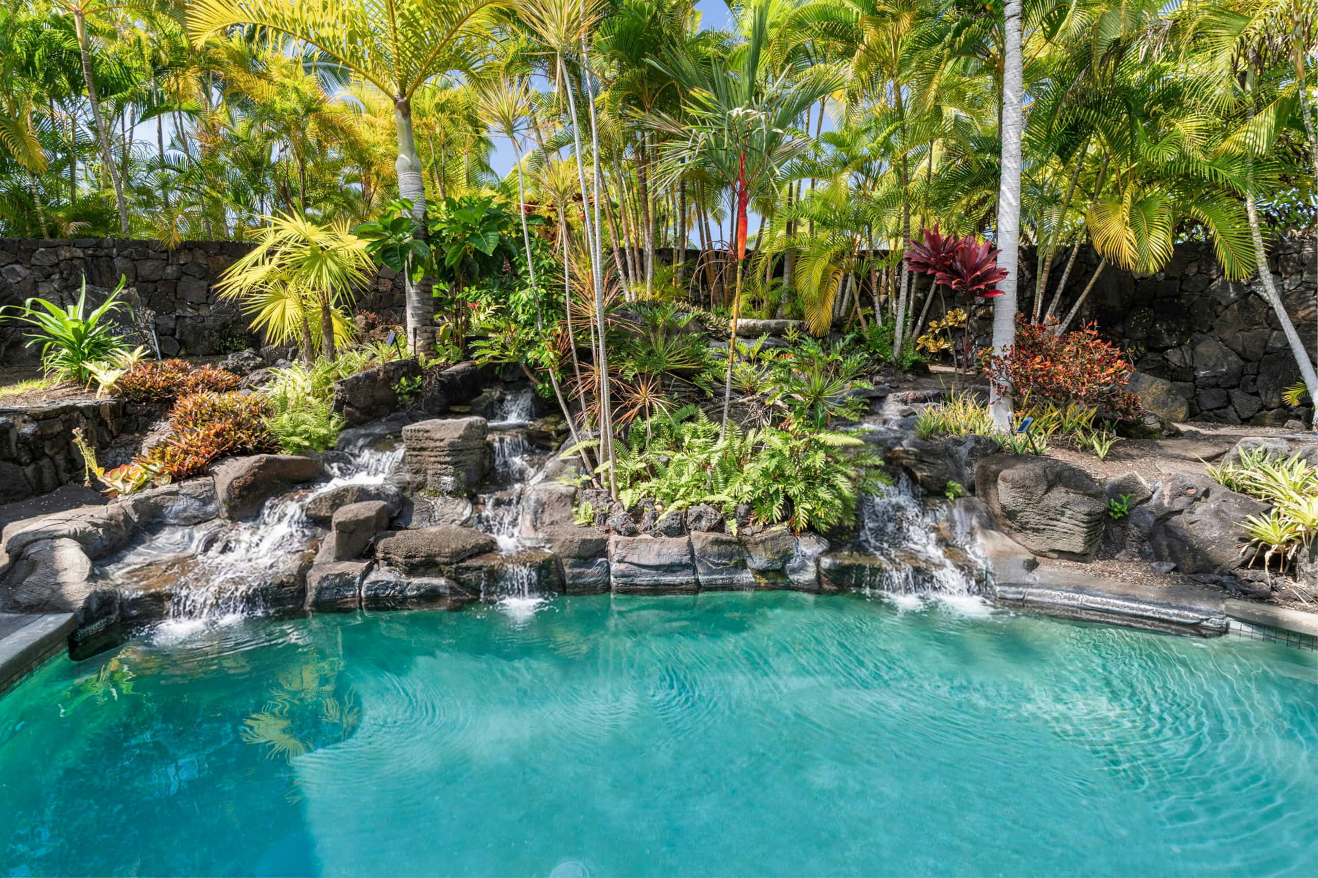 Home in Kailua-Kona · ★4.83 · 3 bedrooms · 4 beds · 3.5 baths - Image 41