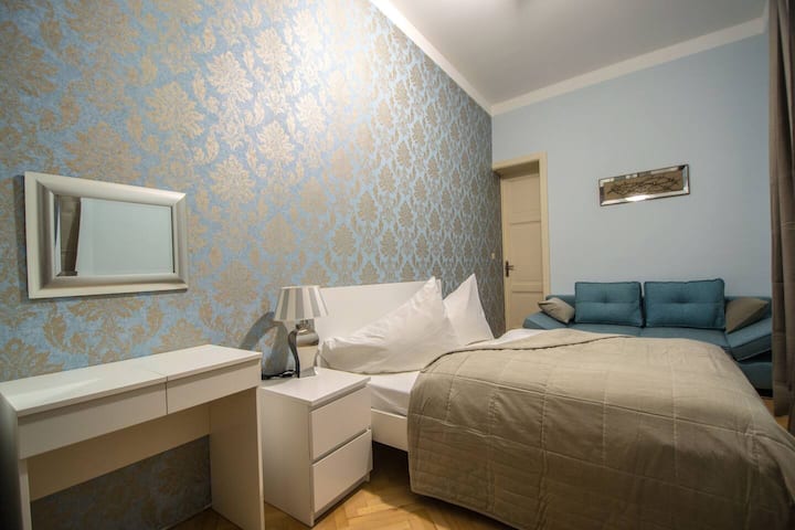 "The apartment was very spacious and had 3 rooms and we were able to sleep 6 comfortably. The description was very accurate. It was in a very good location central to everything." - Belinda, May 2019. 