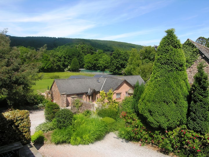 Stables- Ukc4912 - Devon