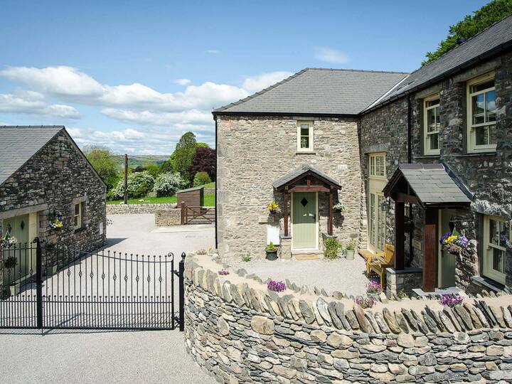 Autumn Cottage-ukc6556 - Kendal