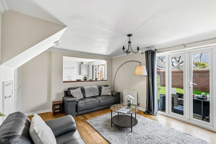 Seven Space | Modern & Large 6 Bedroom House - Norwich