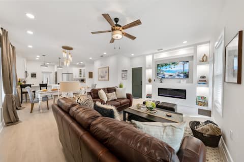 Popular Airbnb listing: Stunning 4BR Home · Gazebo · Chef's Kitchen in Sulphur Spring