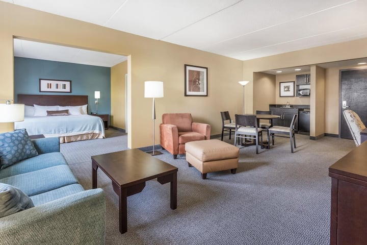 King Studio Suite | Wingate Regina | Casino Stay - 雷吉納