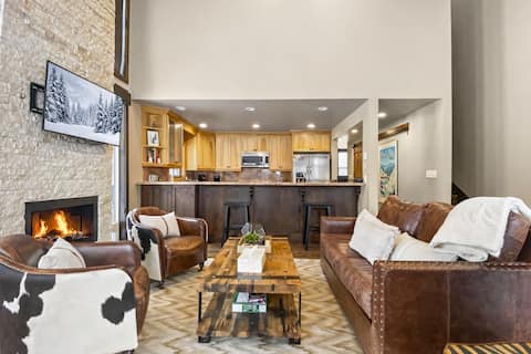 Condo near PCMR Base,Pool, Hot Tub Retreat Kings 3