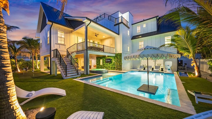 Pool, Spa, Rooftop Deck, Stunning Gulf & Bay Views - Bradenton Beach, FL