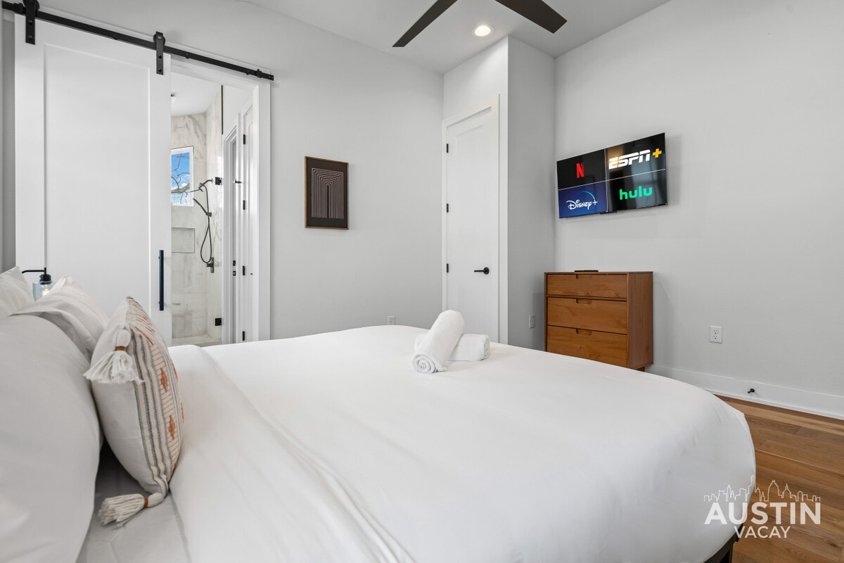 Sleek Brentwood Stay - Walk to Beer & Burnet Bites