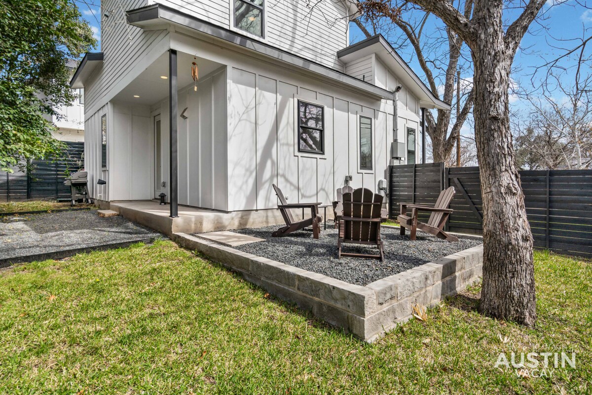 Sleek Brentwood Stay - Walk to Beer & Burnet Bites