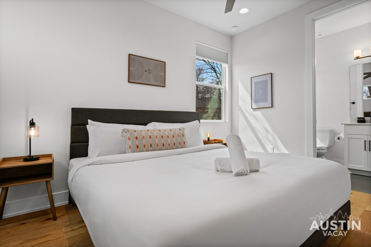 Sleek Brentwood Stay - Walk to Beer & Burnet Bites
