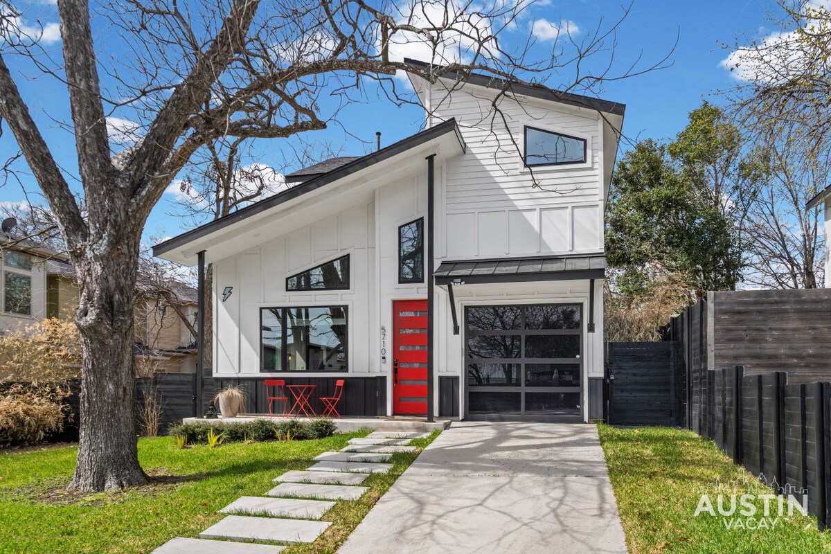 Sleek Brentwood Stay - Walk to Beer & Burnet Bites