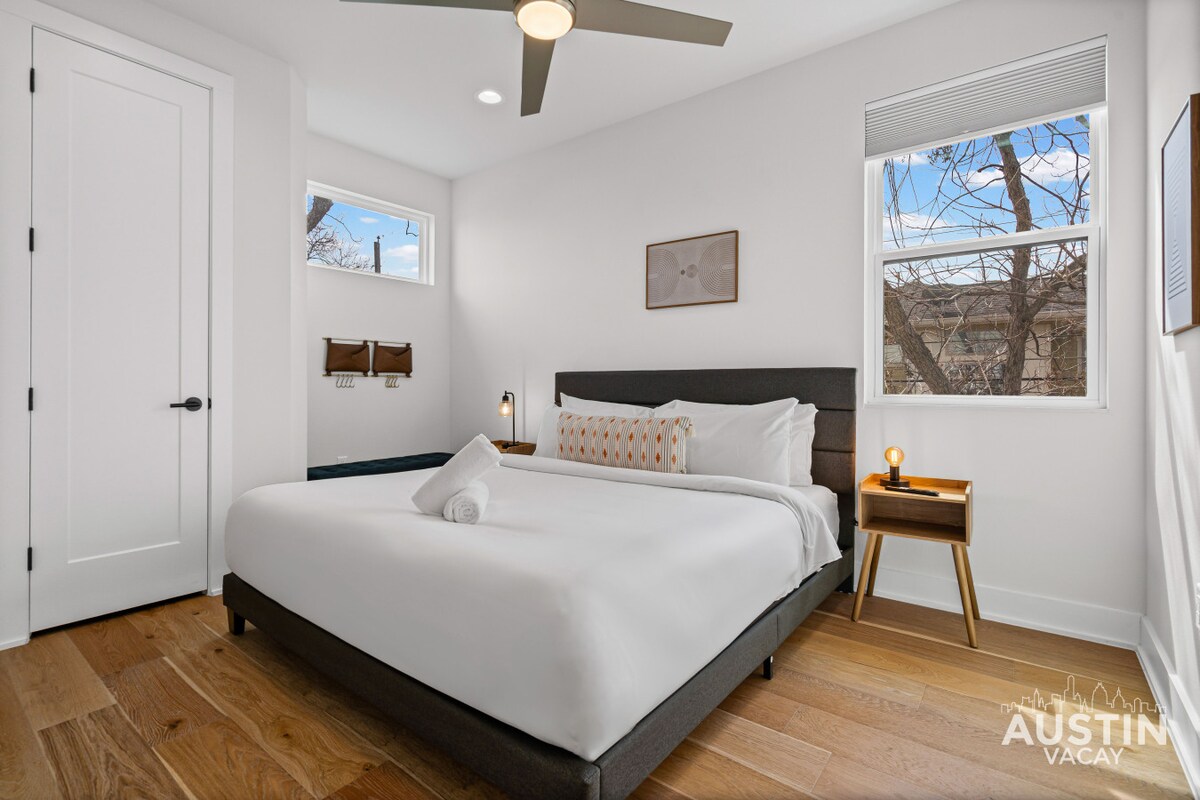 Sleek Brentwood Stay - Walk to Beer & Burnet Bites