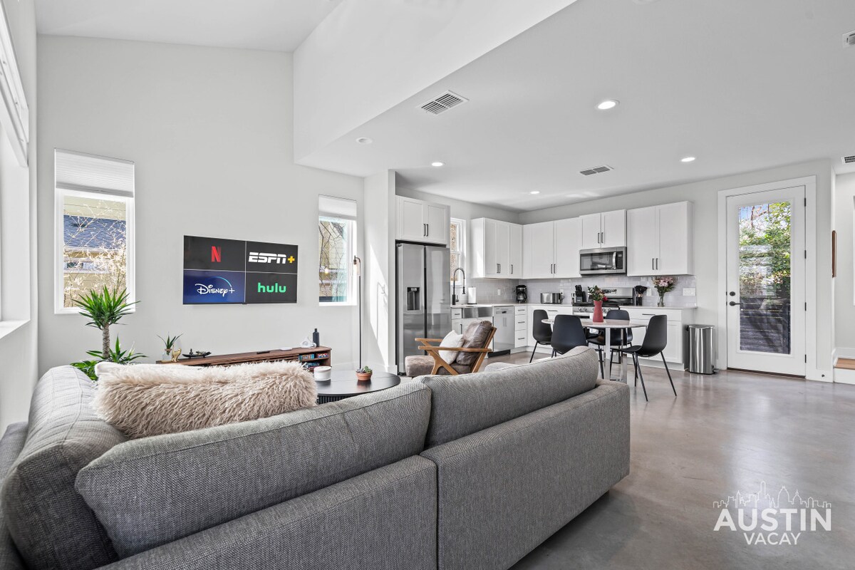 Sleek Brentwood Stay - Walk to Beer & Burnet Bites