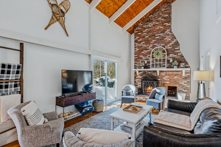 Chittenden Chalet With Pool, Golf & Club Access - Woodstock, VT