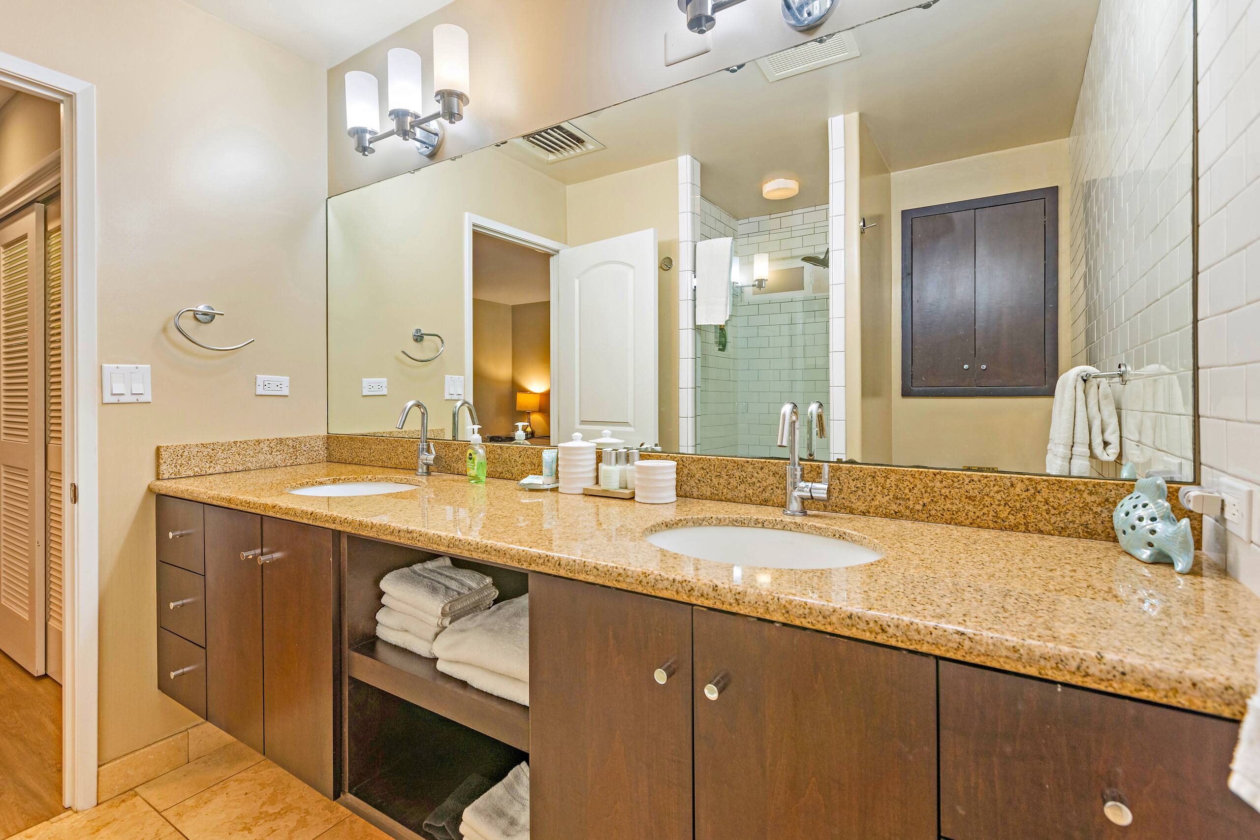 Condo in Lahaina · ★4.61 · 2 bedrooms · 3 beds · 2 baths - Image 46