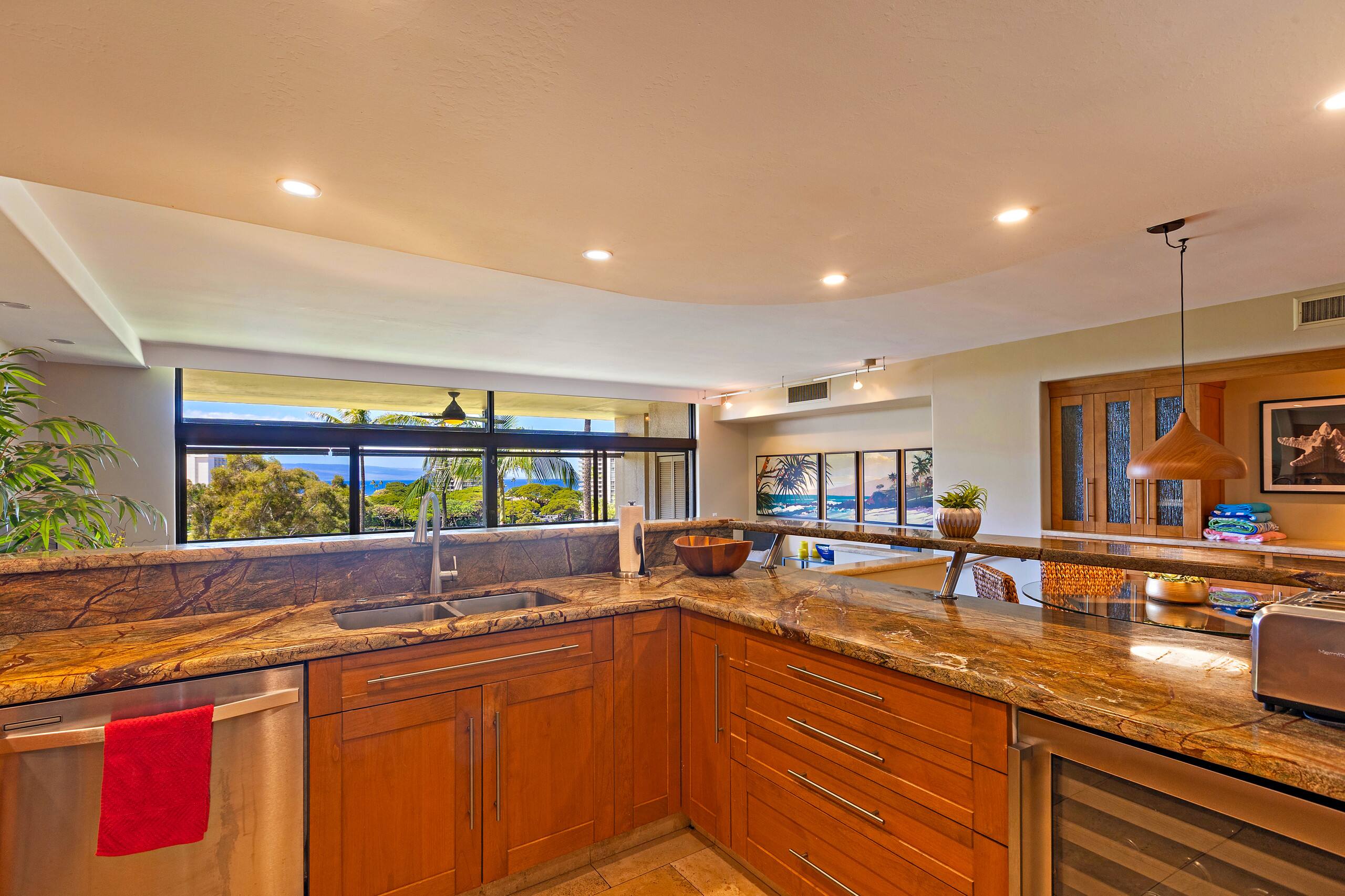 Condo in Lahaina · ★4.61 · 2 bedrooms · 3 beds · 2 baths - Image 9