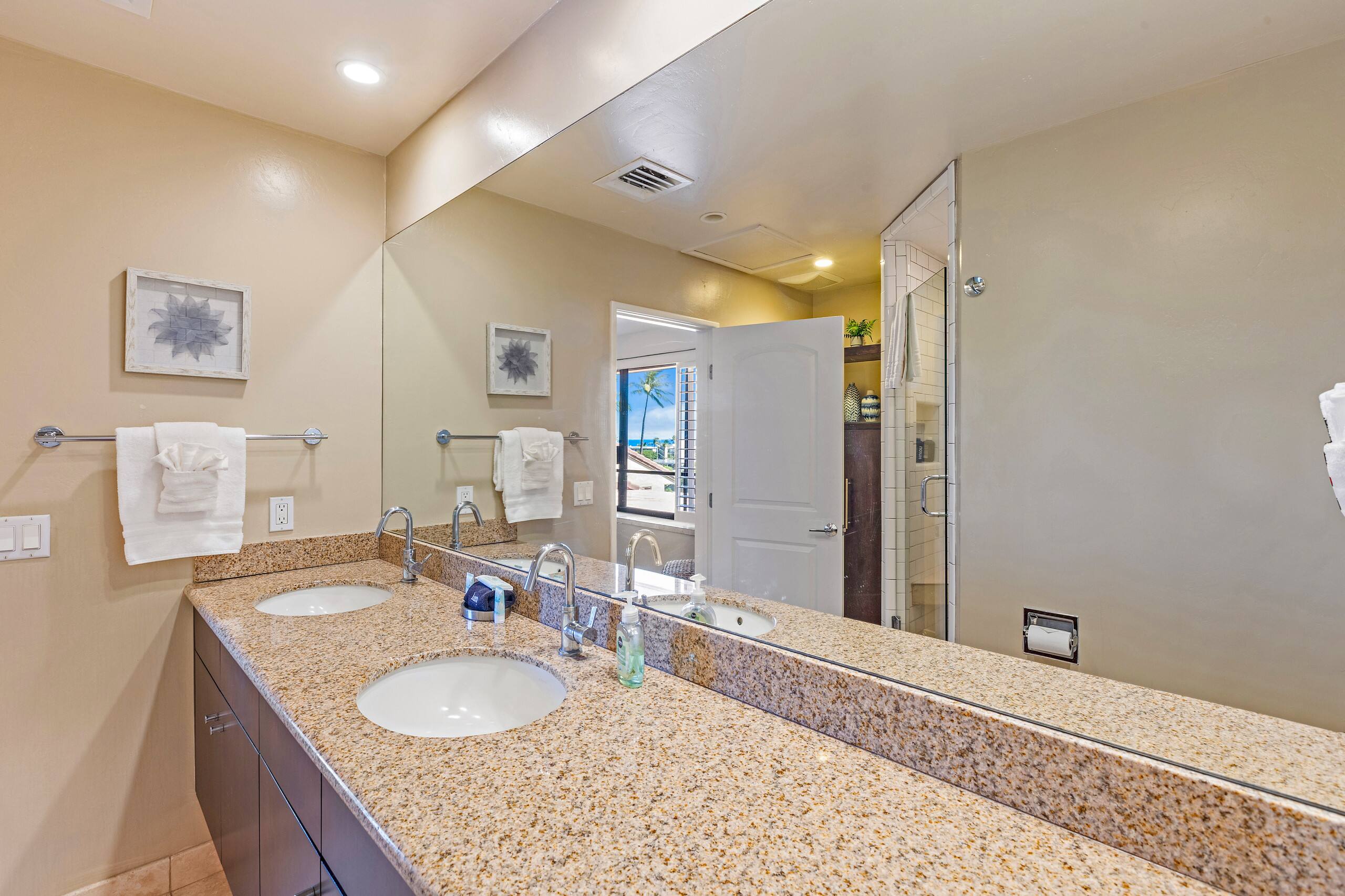 Condo in Lahaina · ★4.61 · 2 bedrooms · 3 beds · 2 baths - Image 45