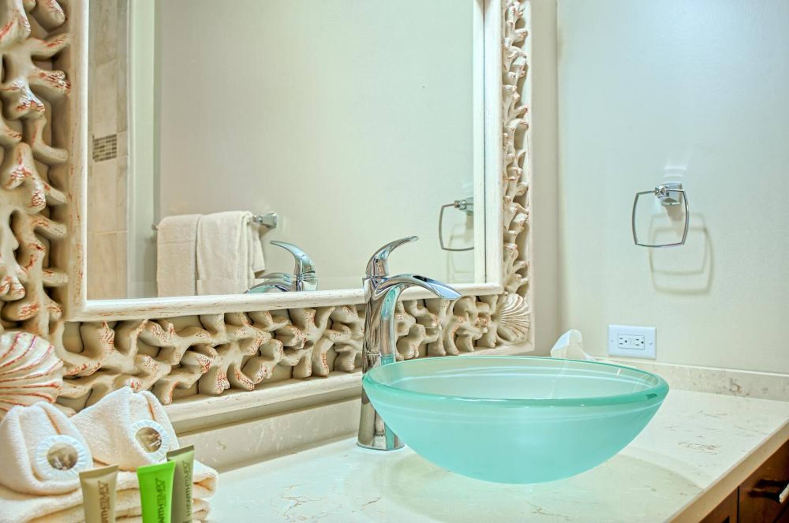 Condo in Lahaina · ★4.88 · 2 bedrooms · 3 beds · 2 private baths - Image 9