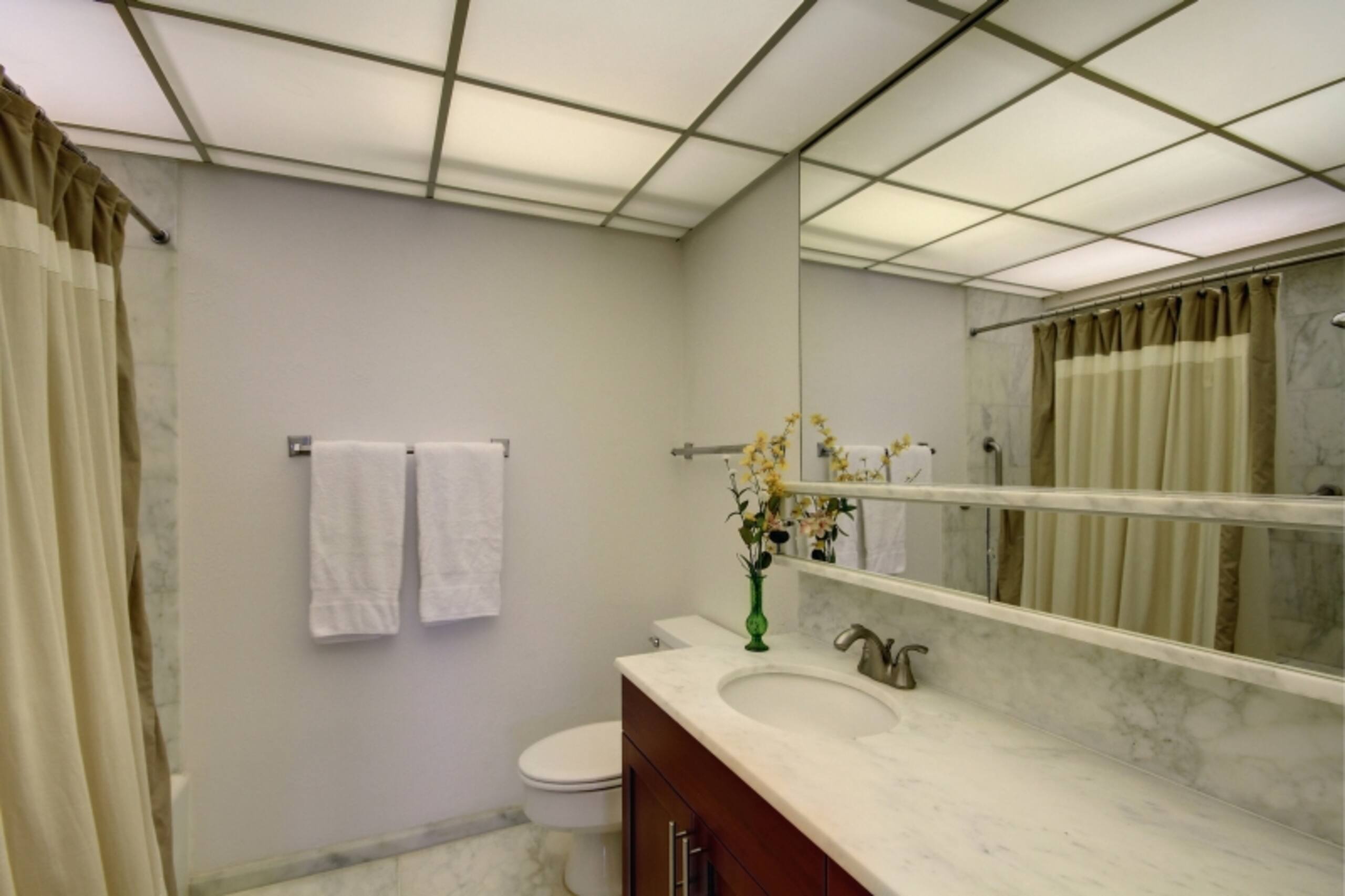 Condo in Lahaina · ★4.67 · 1 bedroom · 2 beds · 2 baths - Image 18