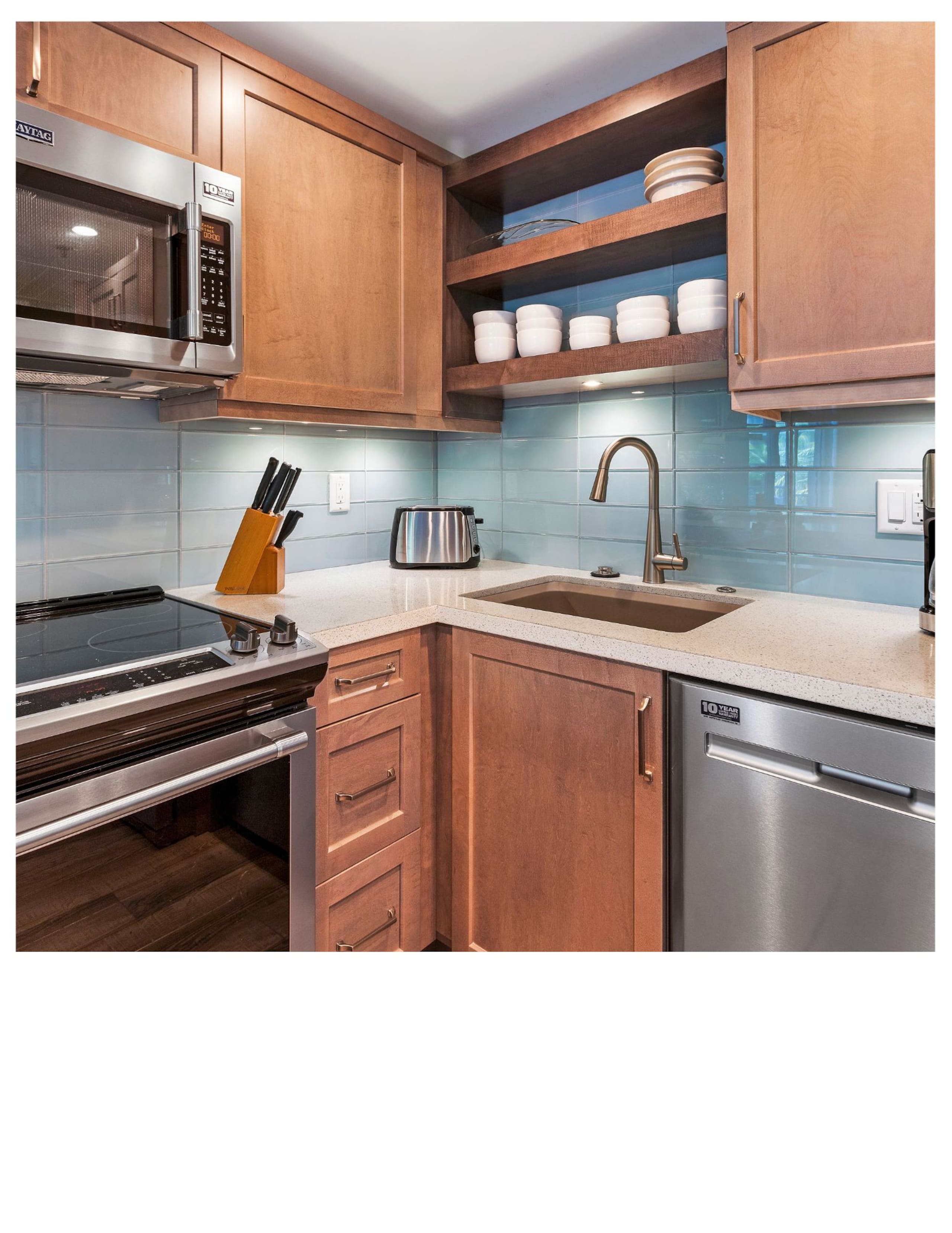 Condo in Lahaina · ★4.57 · 1 bedroom · 2 beds · 2 baths - Image 7