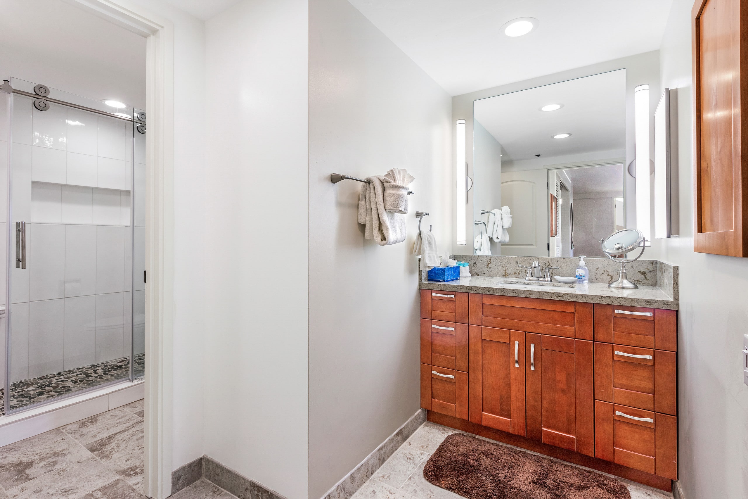 Condo in Lahaina · ★4.93 · 2 bedrooms · 3 beds · 2 baths - Image 16