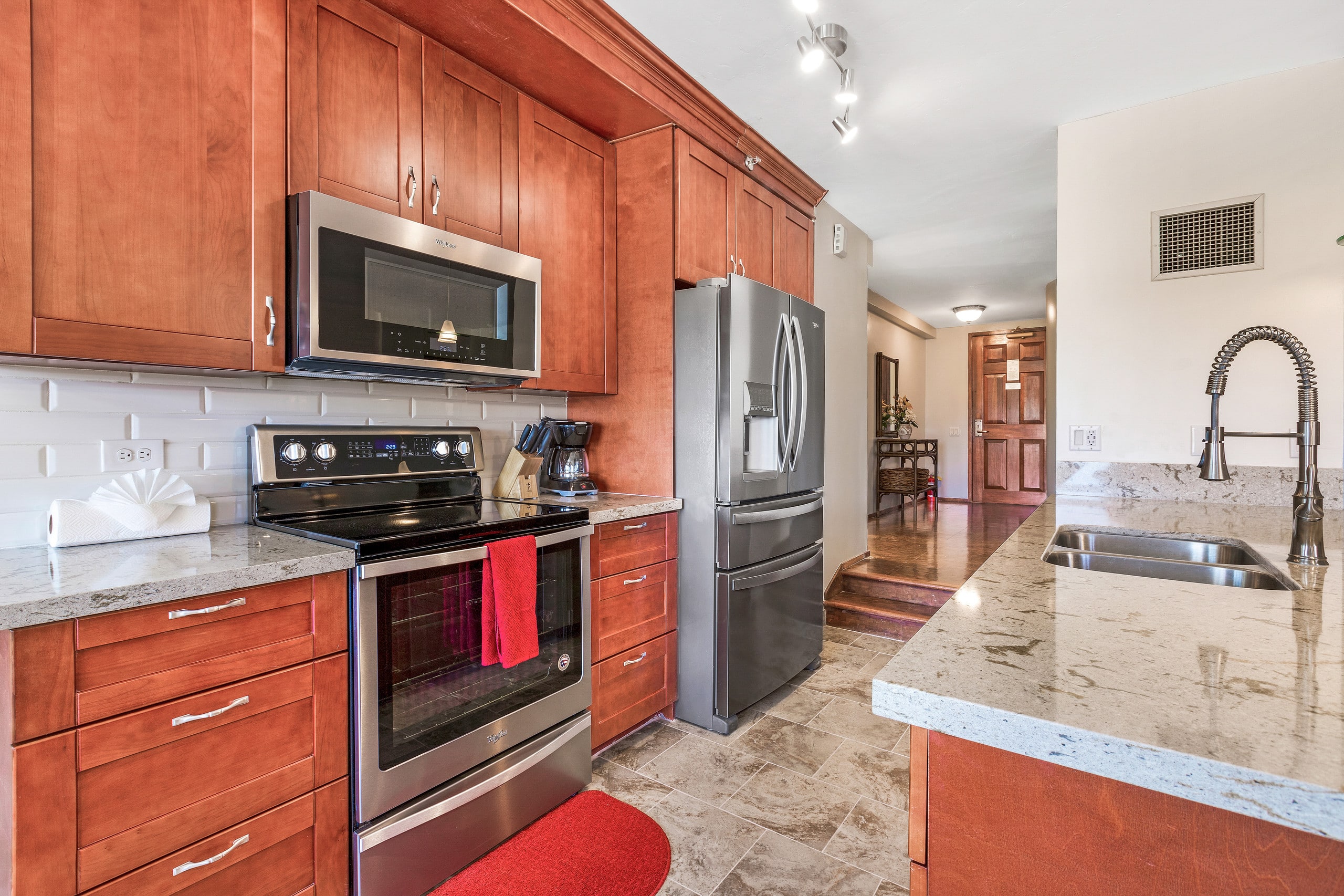 Condo in Lahaina · ★4.93 · 2 bedrooms · 3 beds · 2 baths - Image 5