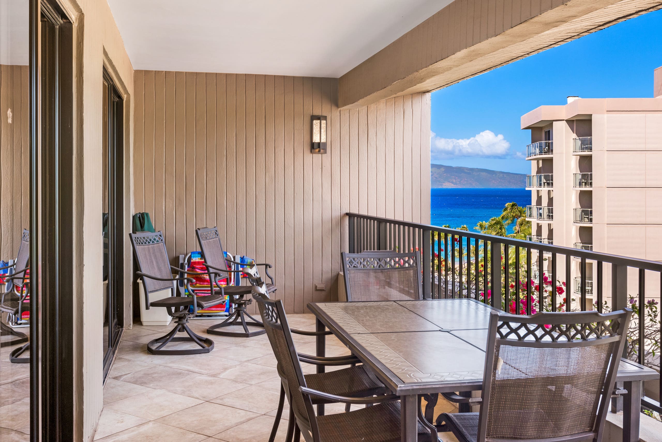 Condo in Lahaina · ★4.93 · 2 bedrooms · 3 beds · 2 baths - Image 23