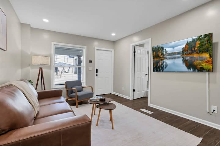 Bright And Cozy 3br Retreat Near Downtown Columbus - Columbus, OH