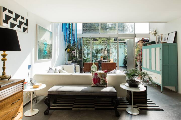 Art-Filled Townhouse with floor heating gallery image 2