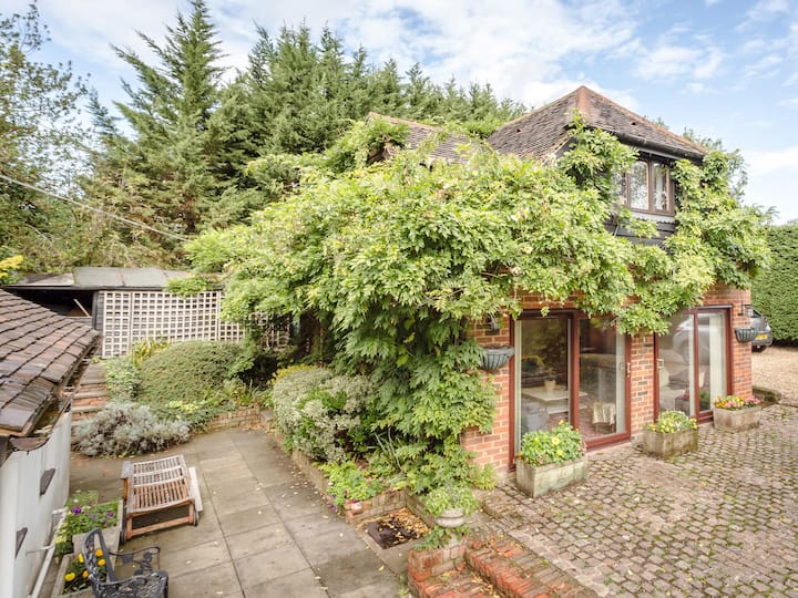 The Gamekeepers Lodge-uk33650 - Stevenage