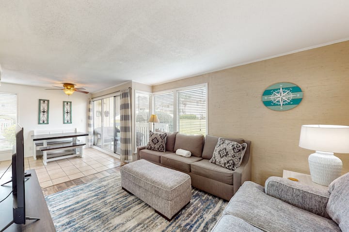 Coastal 1br | Lanai | Pool/hot Tub | Dog-friendly - Destin, FL