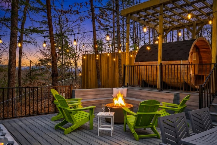 Dolly's Outdoor Oasis - Hot Tub, Sauna & More! - Houses for Rent