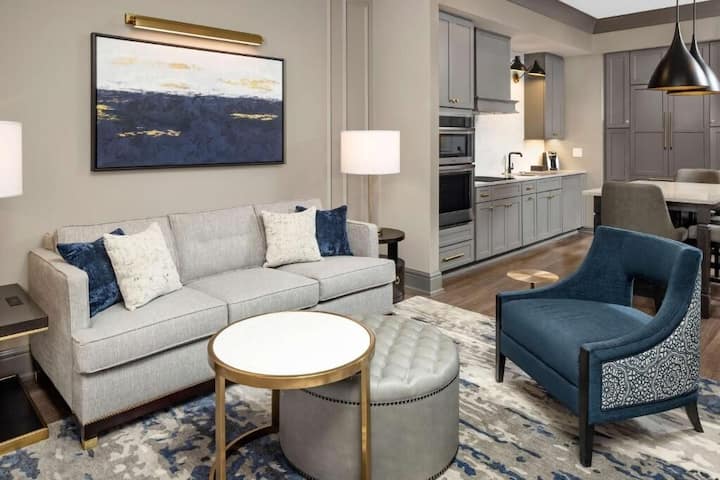 Historic Suite Steps From Aquarium & Liberty Sq - Charleston, SC